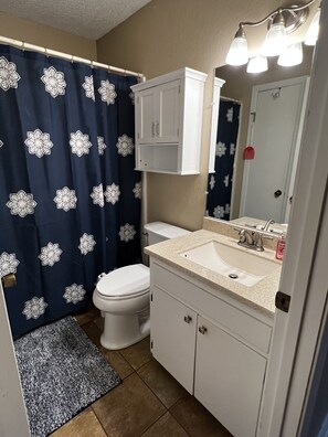 Dusche, Handtücher, Seife, Shampoo