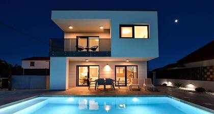 Villa Nostro Porto mit beheizter Pool