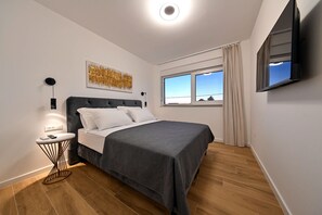 3 slaapkamers, een strijkplank/strijkijzer, gratis wifi, beddengoed