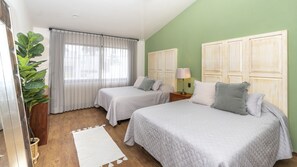 บ้านดีลักซ์ | 3 ห้องนอน, เครื่องนอนระดับพรีเมียม, เตียงเมมโมรีโฟม