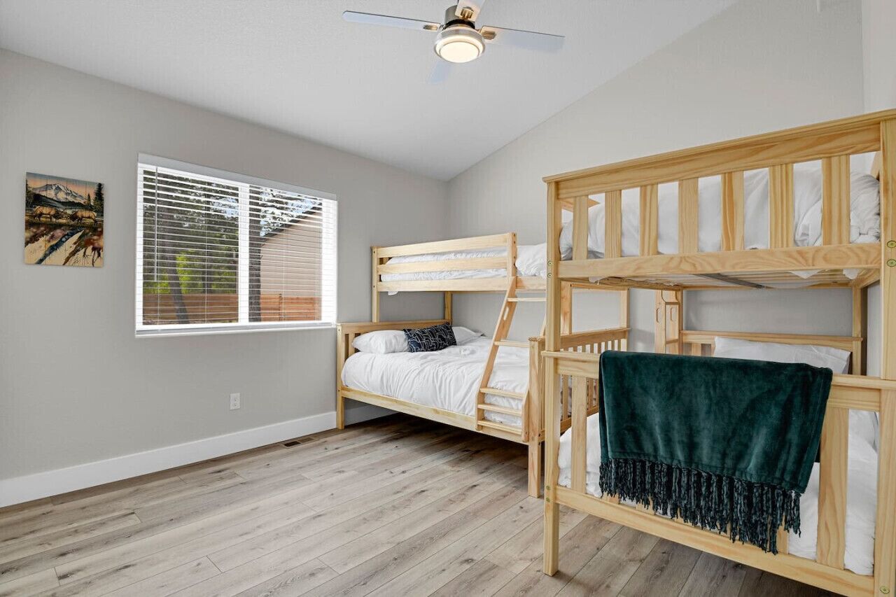 3 quartos, berço de viagem, Wi-Fi de cortesia, roupa de cama