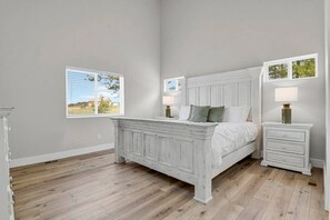 3 bedrooms, travel cot, free WiFi, bed sheets