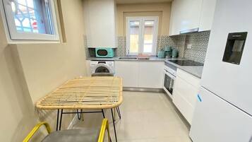 Fridge, microwave, oven, coffee/tea maker