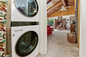 Laundry - Catalina Retreat (Big Bear Lake)