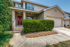 Exterior - Veteran’s family home for rent Sea World, Lackland BMT Medical Center Riverwalk (San Antonio)