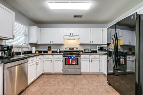 Veteran’s family home for rent Sea World, Lackland BMT Medical Center Riverwalk 