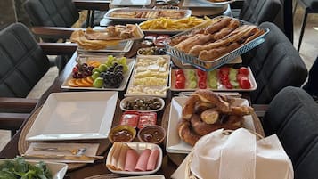 含每日吃到飽早餐
