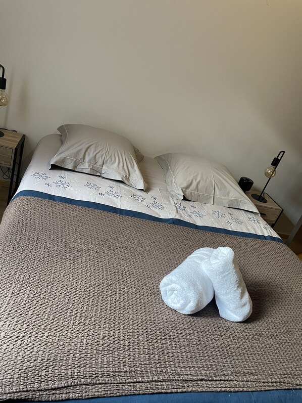 1 bedroom, WiFi, bed sheets