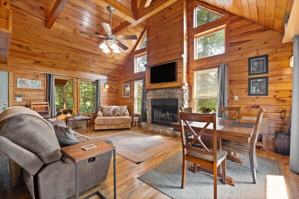 スマートテレビ、暖炉