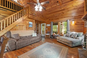 Een smart-tv en een open haard