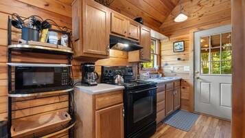 KĂŒhlschrank, Mikrowelle, Ofen, Herdplatte