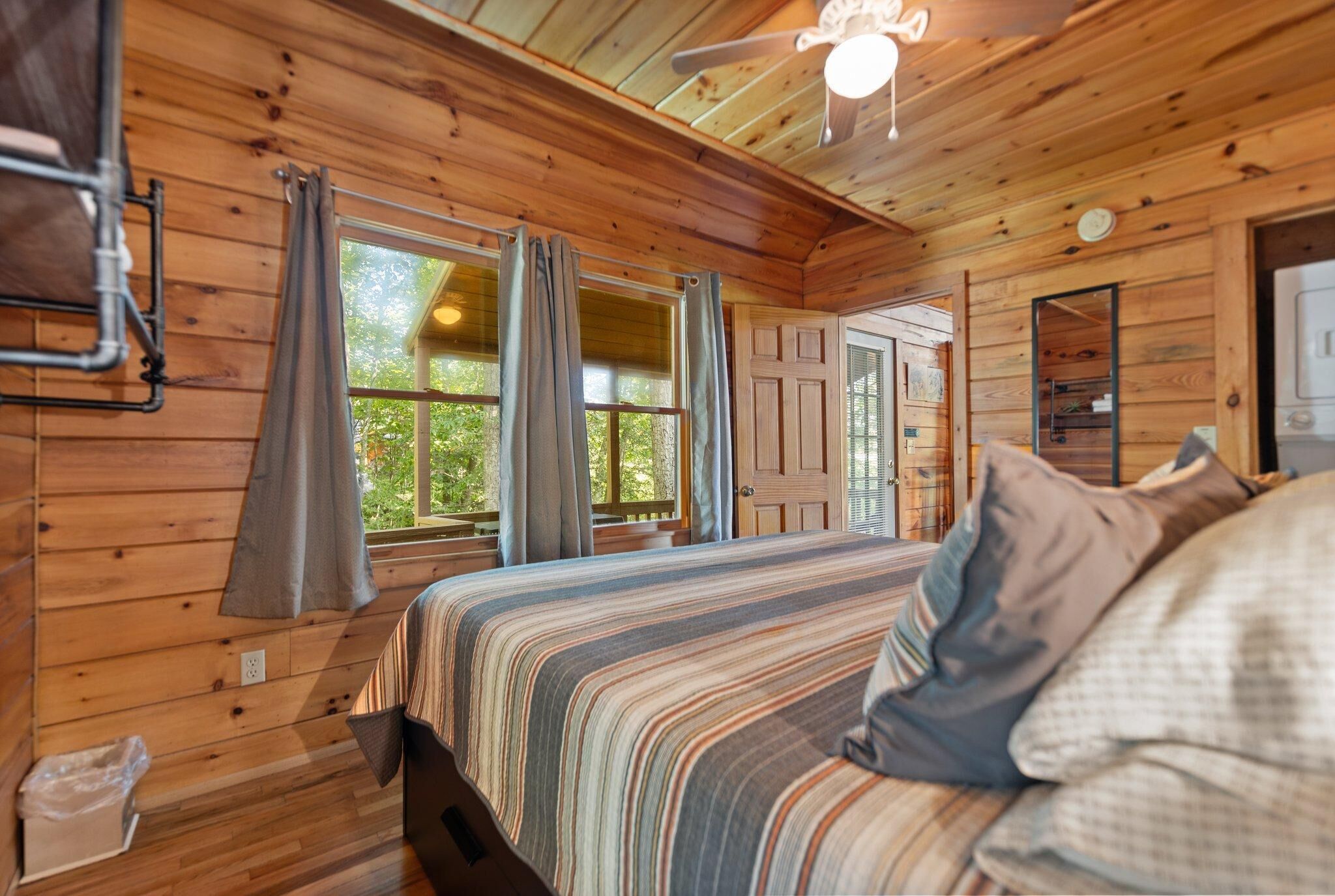 2 bedrooms, desk, free WiFi, bed sheets