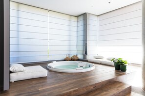 Bañera de hidromasaje interior