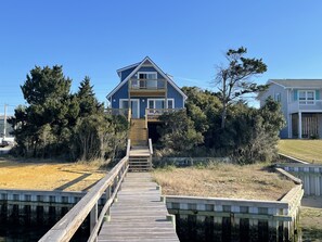 Exterior - Emerald Isle, NC!  Sound Front Cottage - 3 minute walk to beach!! (Emerald Isle)