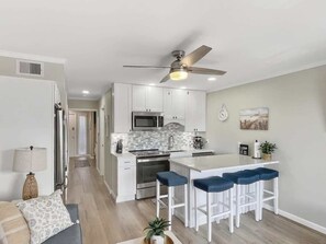 Fridge, microwave, stovetop, dishwasher