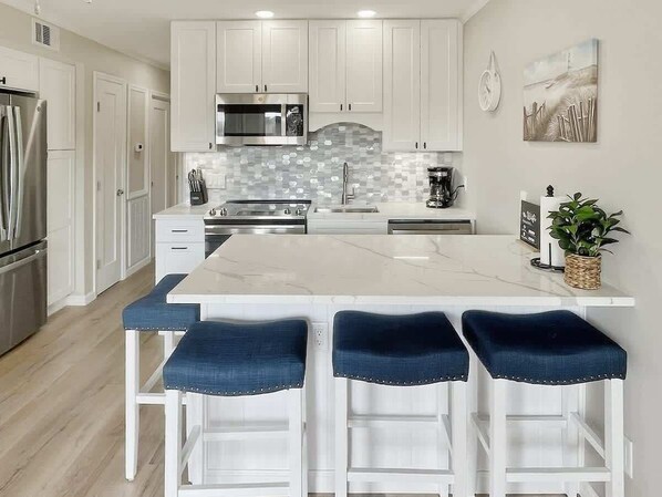 Fridge, microwave, stovetop, dishwasher
