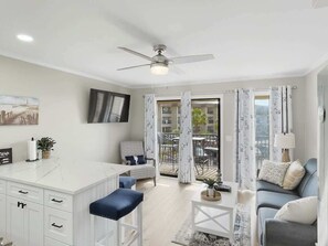 Televisión y oficina 