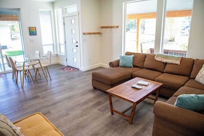 Living area - New Lake & Ski Home (Ponderay)