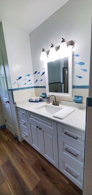 Hårtork, handdukar, tvål och schampo