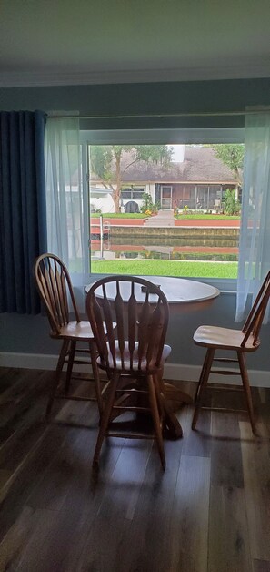 Dining - Deep water canal with direct access to the Homosassa River. Scalloping heaven. (Homosassa)