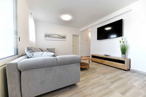 Télévision, cheminée