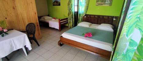 1 多间卧室、熨斗/熨衣板、免费 WiFi、床单