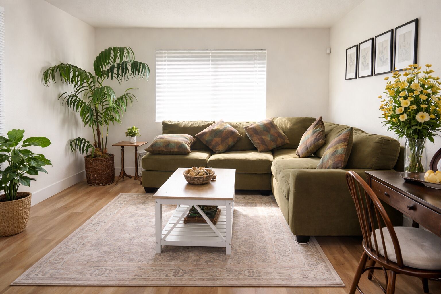 スマートテレビ、書庫、PC  モニター