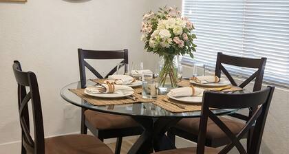 Stylish & Fully Furnished Condo Near the Strip & UNLV