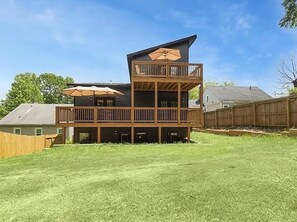 Exterior - Stayin' A Hive (Atlanta)