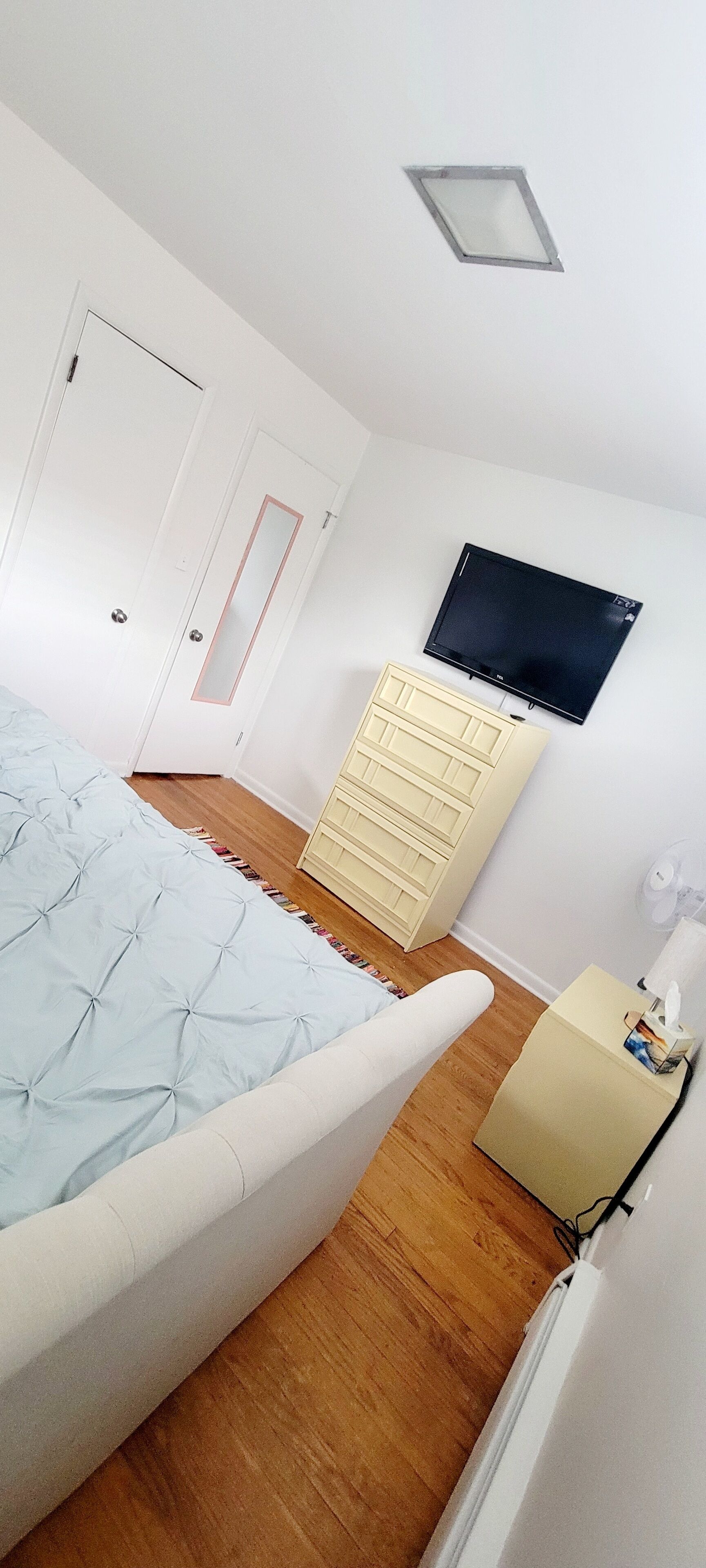 Charming 2 bdrm Apt -Home Away from Home in prime location 