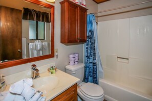 Basic Cabin | Bathroom - Cedar Pines (Big Bear City)