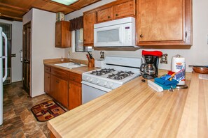 Basic Cabin | Private kitchen