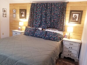 3 bedrooms, in-room safe, iron/ironing board, free WiFi