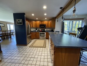 Fridge, microwave, oven, stovetop - Bright, Large, Spacious Family Home (Surry)