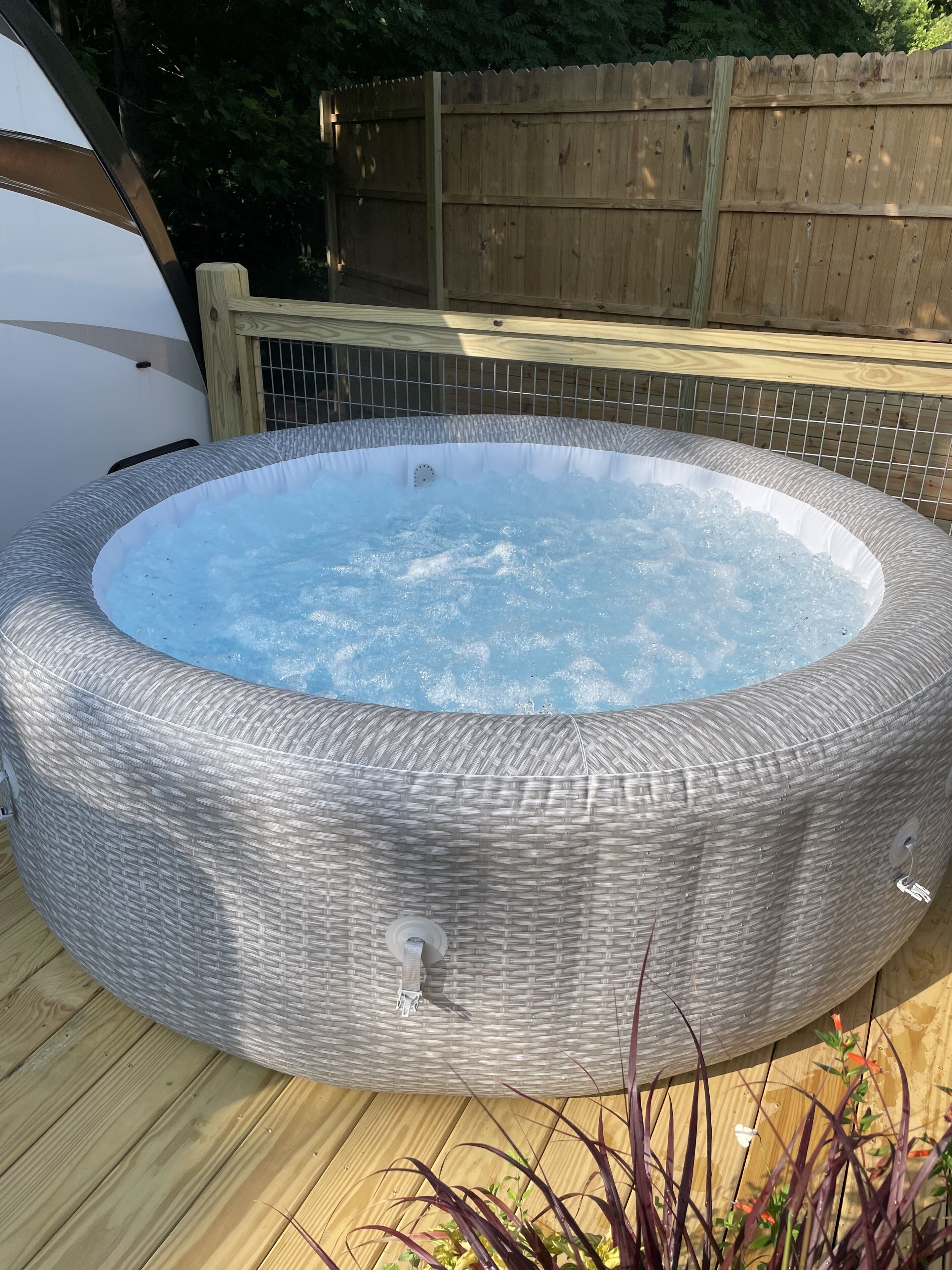 Outdoor spa tub