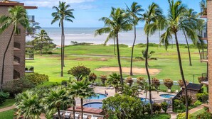 A resort with a pool, outdoor seating, and a view of the ocean. - Aloha Chic Penthouse Vistas (Kihei)