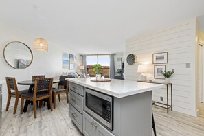 Bloc d'apartaments de luxe | Cuina privada | Frigorífic gran, microones, forn i rentaplats 