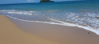 Bungalow Saphir Idéal Pour Amoureux à 2 Minutes de la Plage, en Bord de Piscine!
