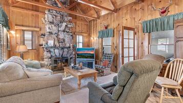 Basic Cabin | Living area