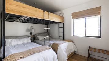 3 bedrooms, desk, iron/ironing board, travel crib
