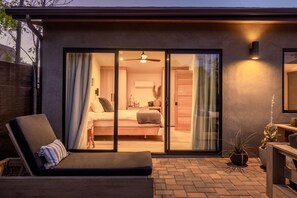 A modern bedroom with a bed, curtains, and a ceiling fan. - Stunning Sedona Modern Bungalow | Private Spa-Style Backyard | EV Charger (Sedona)
