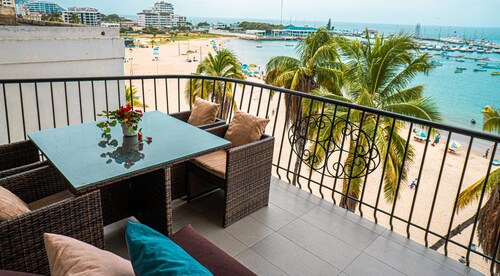 Beach front apartment, Two bedroom two bath! Pet friendly 😀