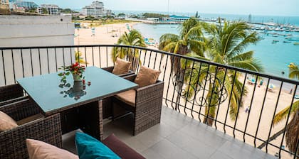 Beach front apartment, Two bedroom two bath! Pet friendly 😀