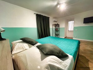 2 Schlafzimmer, Schreibtisch, Reisekinderbett, WLAN