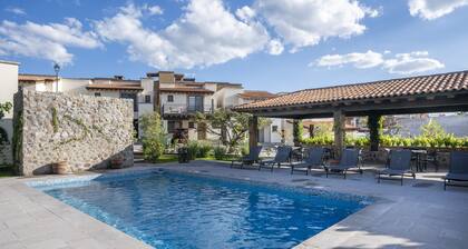 4BR Oasis with Pool & Gym at Nueva Escondida