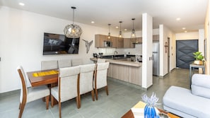 Deluxe House | Living area | Smart TV, Netflix, streaming services - 4BR Oasis with Pool & Gym at Nueva Escondida (San Miguel de Allende)