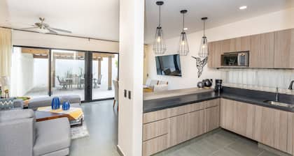 4BR Oasis with Pool & Gym at Nueva Escondida