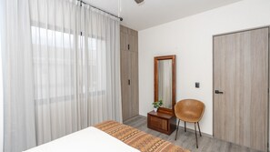 Deluxe House | 4 bedrooms, premium bedding, memory foam beds, desk