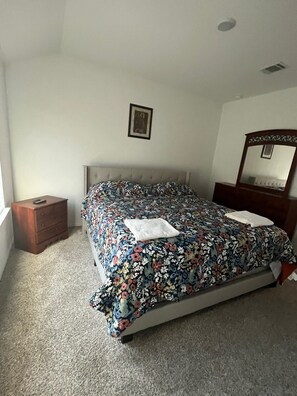 3 bedrooms, iron/ironing board, WiFi, bed sheets