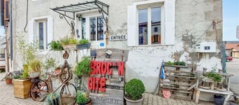 Awesome home in Margerie-Chantagret